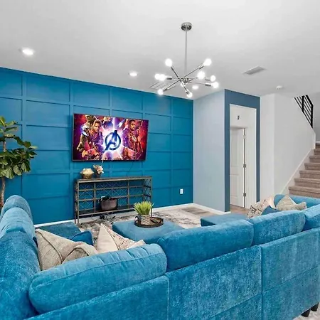 Villa Super Blue- Sleeps 24 W Pool & Movie Loft